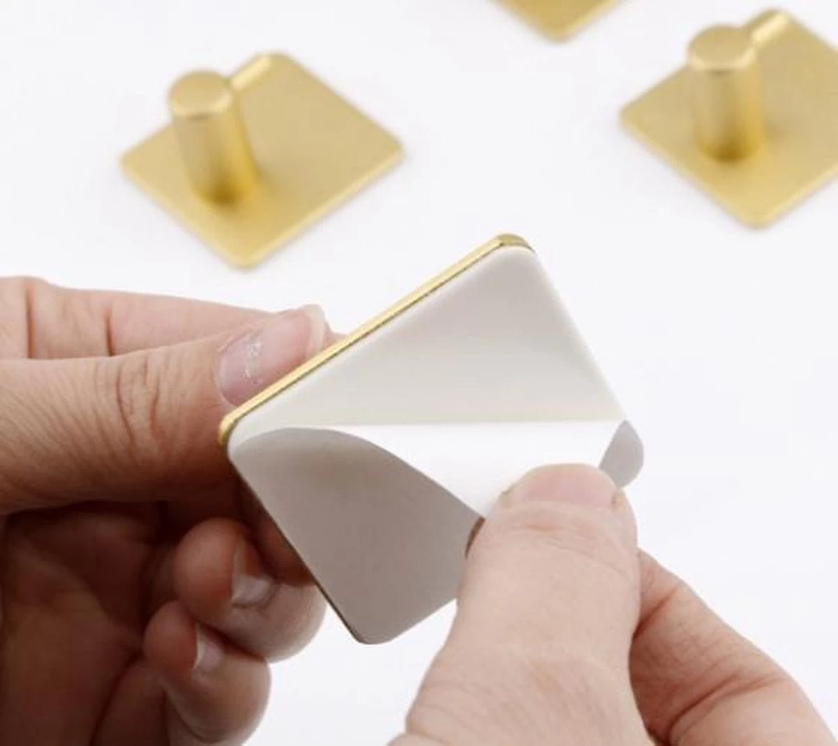 Merkloos Handdoekhaakjes 4 Set Zonder Boren - RVS - Goud - Vierkant Zelfklevend - Badjas - Theedoek Hanger Keuken Badkamer Handdoek Haakjes - Afbeelding 2