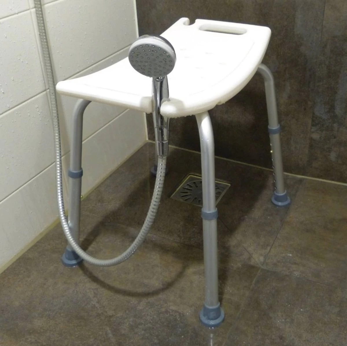 Douchekruk In Hoogte Verstelbaar Met Douchekop Houder En Handgrepen. Anti-slip Structuur - Afbeelding 3