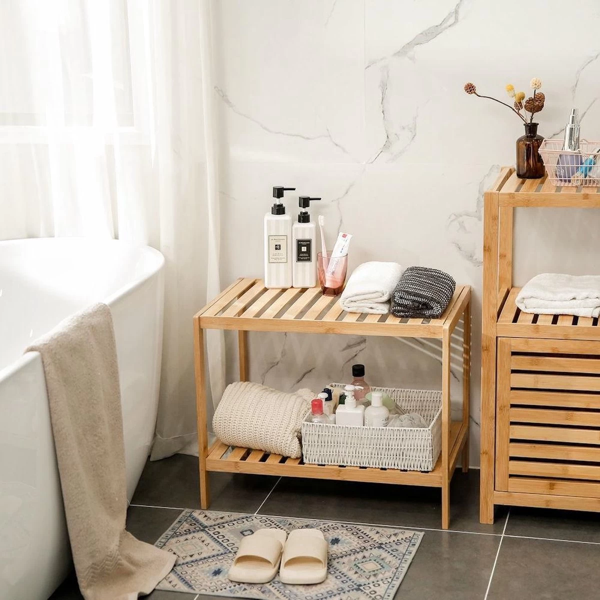 Merkloos Decopatent® Houten Bankje Van Bamboe - Badkamer - Opbergrek - Badkamerkast Rek - Open Badkamerbankje - Opbergen Handdoeken Rek - Afbeelding 4