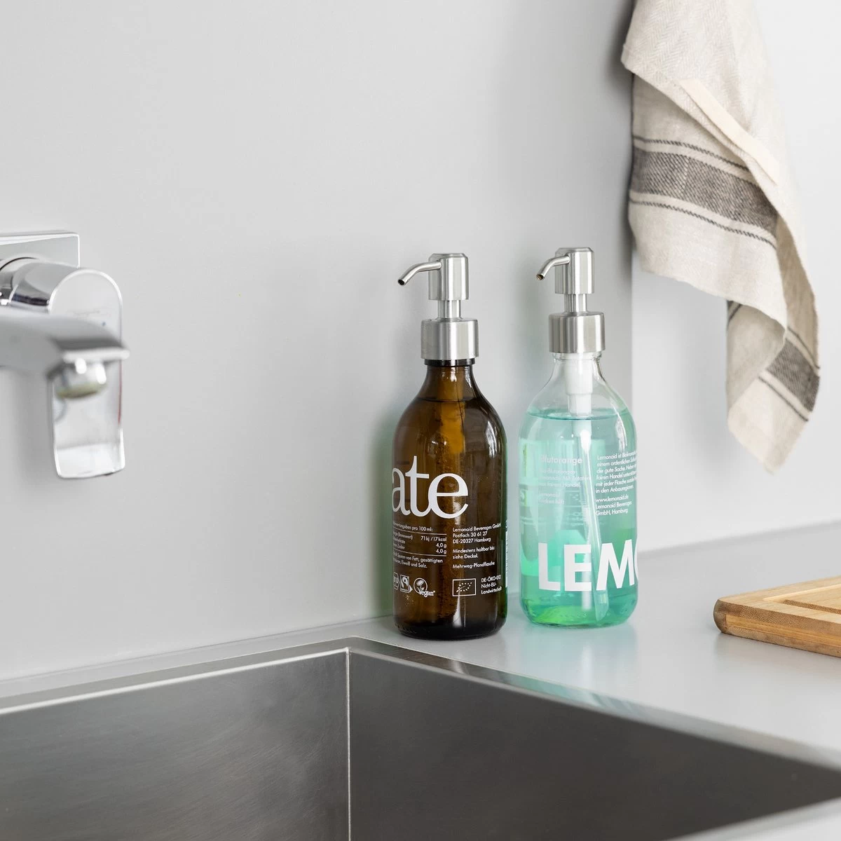 Navaris Roestvrijstalen Zeepdispenserkop Set X2 - Opschroefbare Pompkop Voor Flessen - 22-24 Mm Mondstuk Voor Vloeistof, Lotion - Zilverkleurig - Afbeelding 6