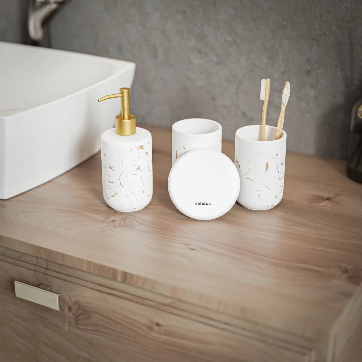 Selotus® Badkamer Set Van 4 – Badkamer Accessoires – Zeepdispenser – Dispenser - Tandenborstelhouder – Zeepbakje – Zeephouder – Vrijstaand – Planchet - Zeeppompje - – Wit Goud - Afbeelding 2